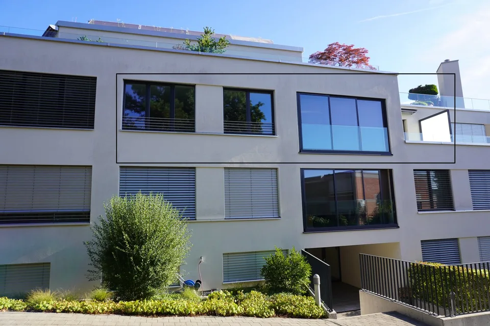 Lichtdurchflutete 3.5-Zimmer-Eigentumswohnung mit Wintergarten in Bottmingen