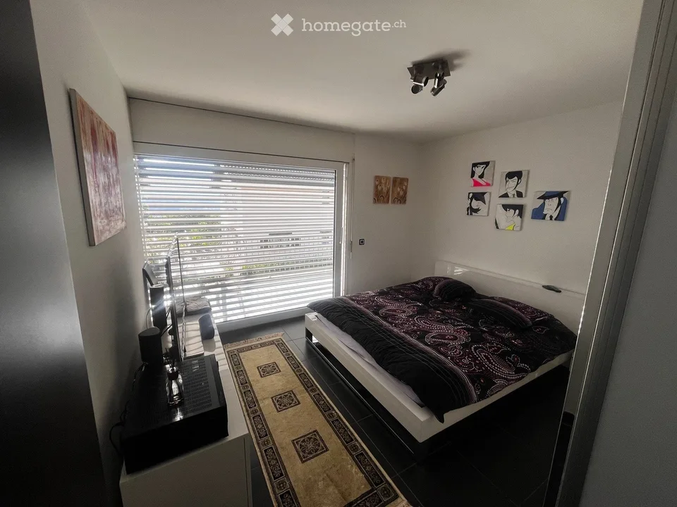 Vendesi luminoso appartamento di 3.5 locali a Villa Luganese