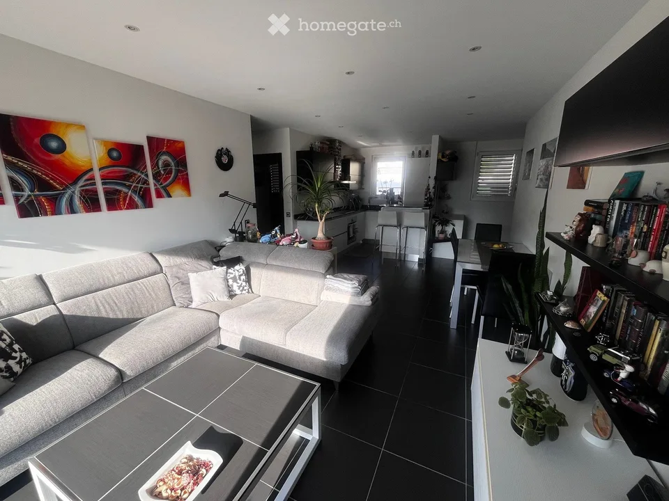 Vendesi luminoso appartamento di 3.5 locali a Villa Luganese