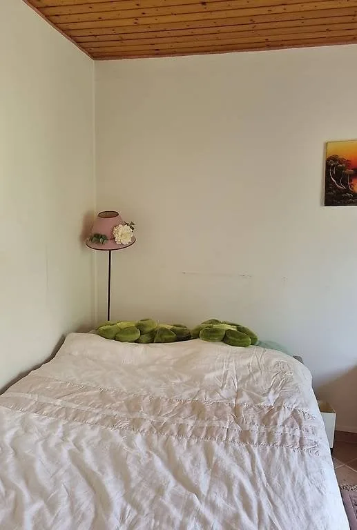 Chambre meublée à louer dans une villa