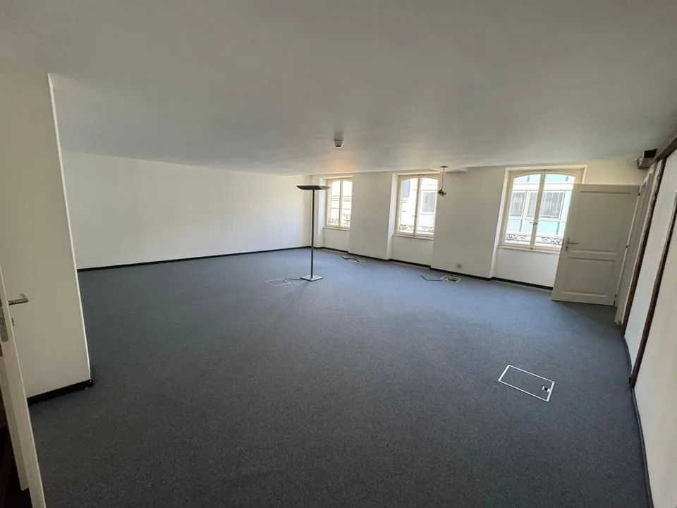 Surfaces de bureaux à la rue du Rhône