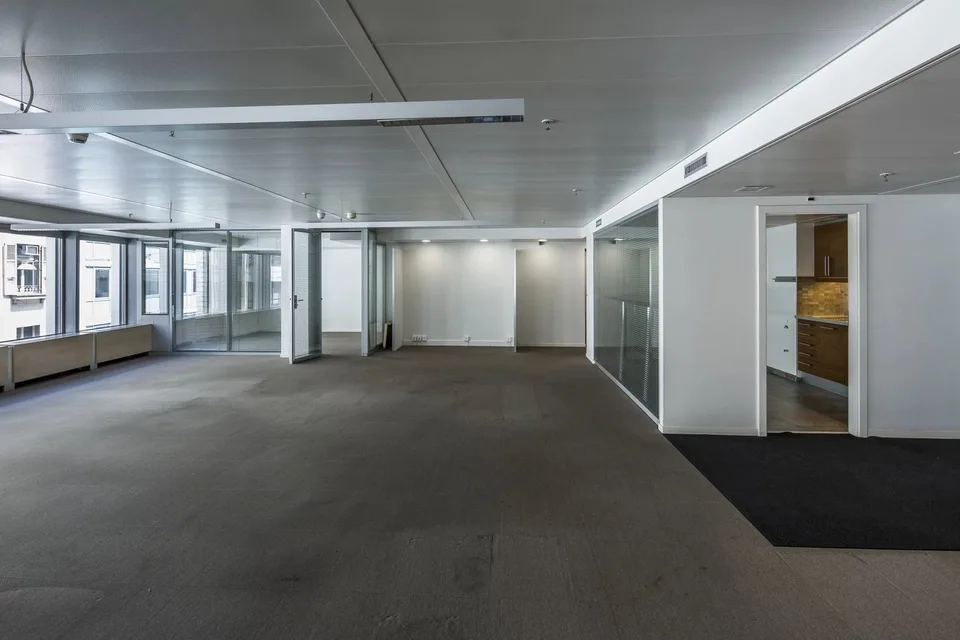 Offices Rue du Rhône – photo 10 of 13