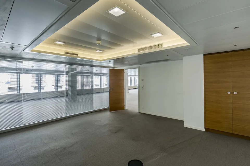 Offices Rue du Rhône – photo 6 of 13