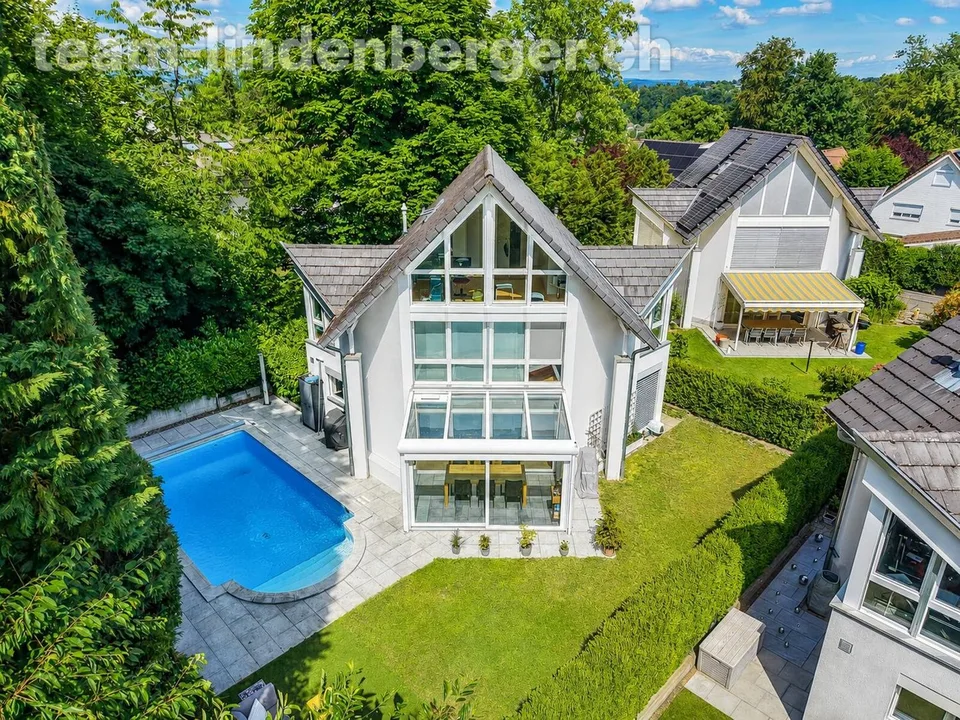 6½ Zi.-Wohntraum mit Pool in Binningen