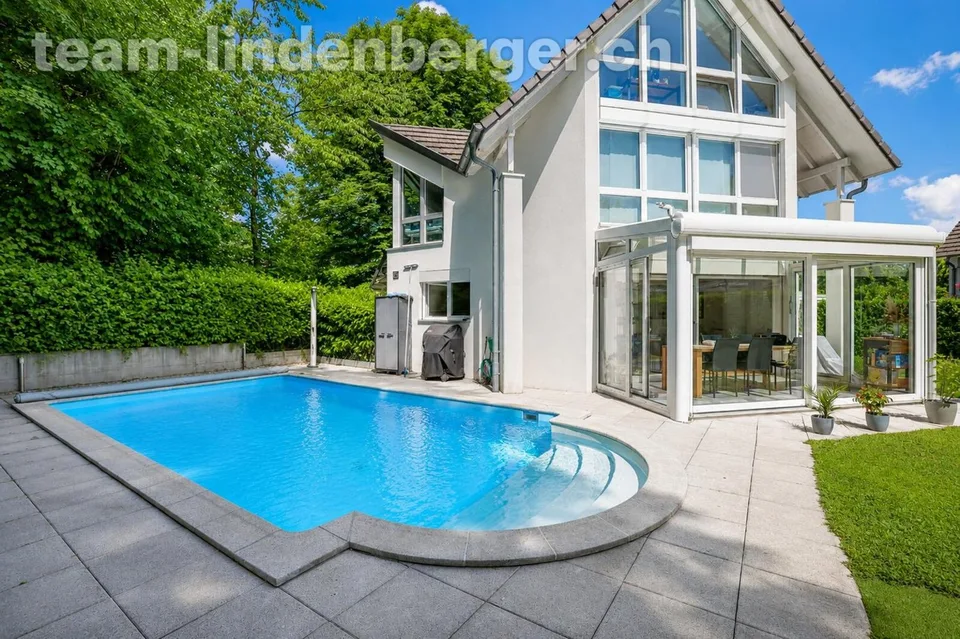6½ Zi.-Wohntraum mit Pool in Binningen