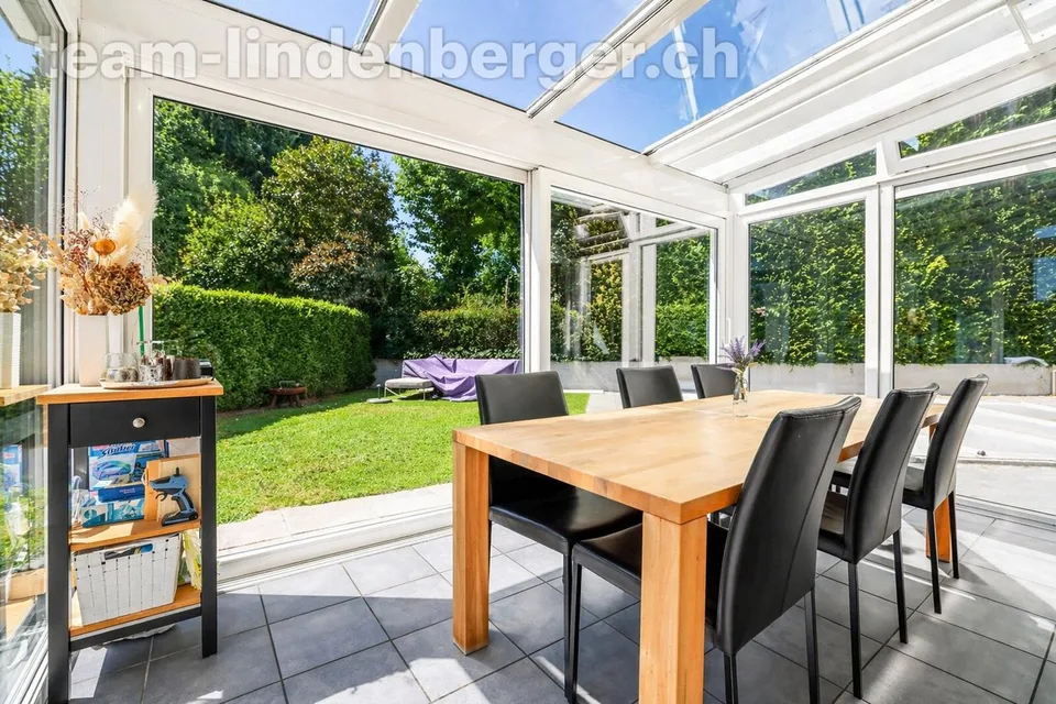 6½ Zi.-Wohntraum mit Pool in Binningen