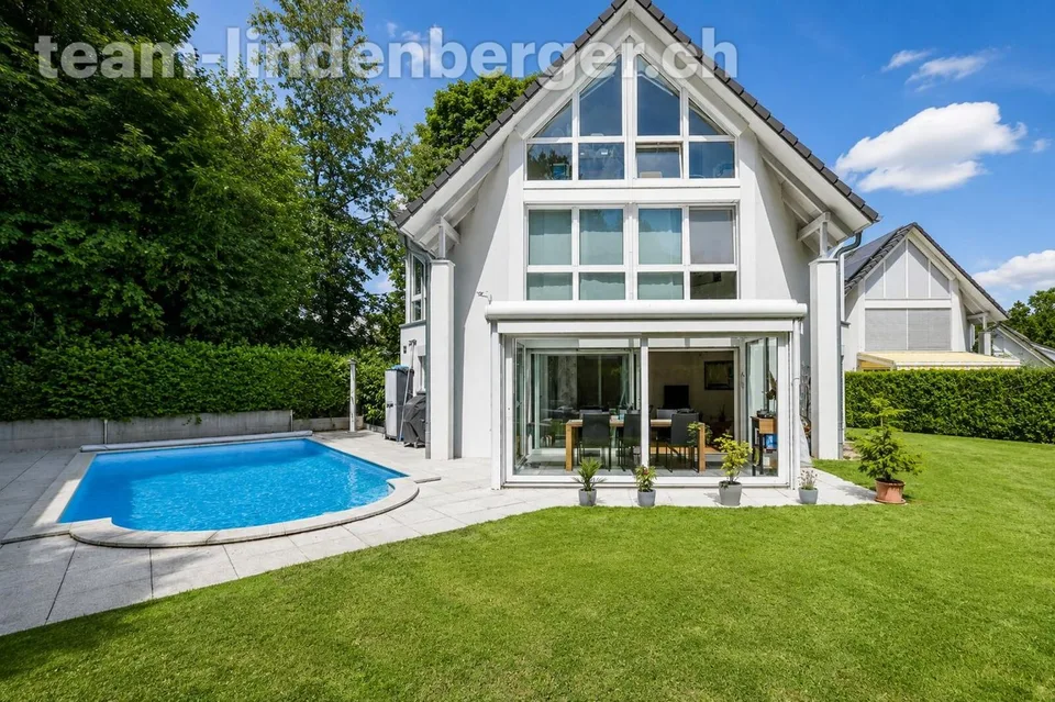 6½ Zi.-Wohntraum mit Pool in Binningen