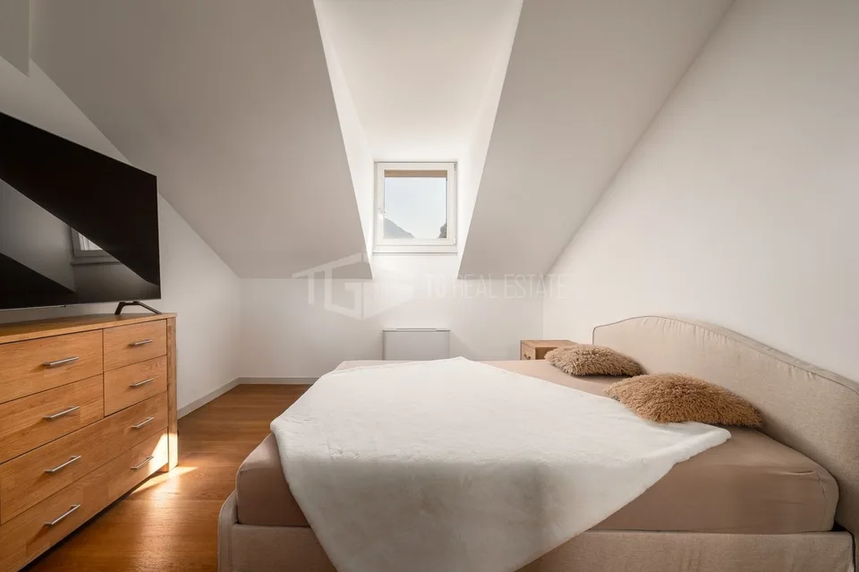 LUSSO E COMFORT : ATTICO 6.5 LOCALI CON VISTA PANORAMICA SU LUGANO