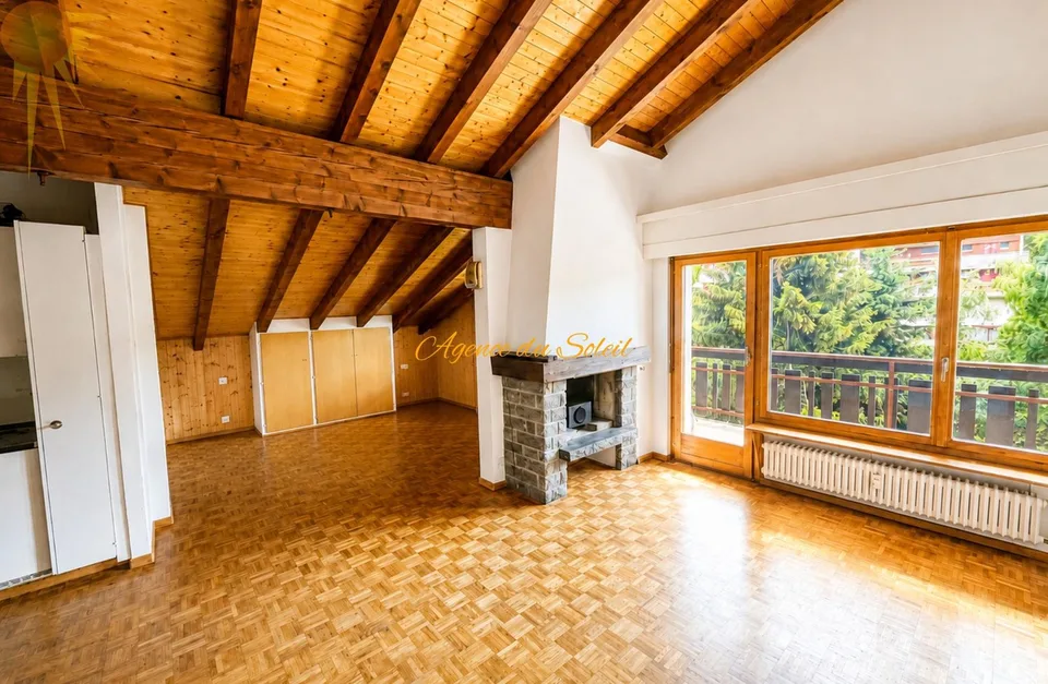 Grand studio en attique à Crans !