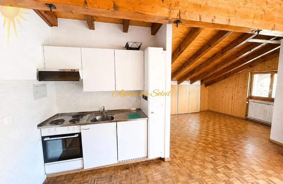 Grand studio en attique à Crans !