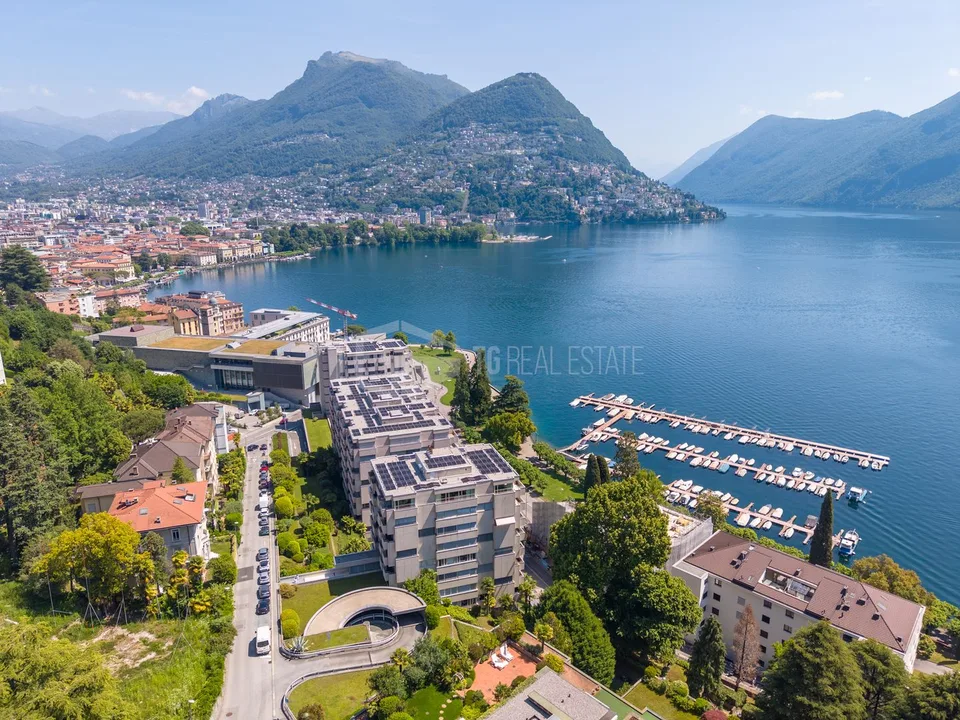 ELEGANTE ATTICO AL 12° PIANO NEL CUORE DI LUGANO