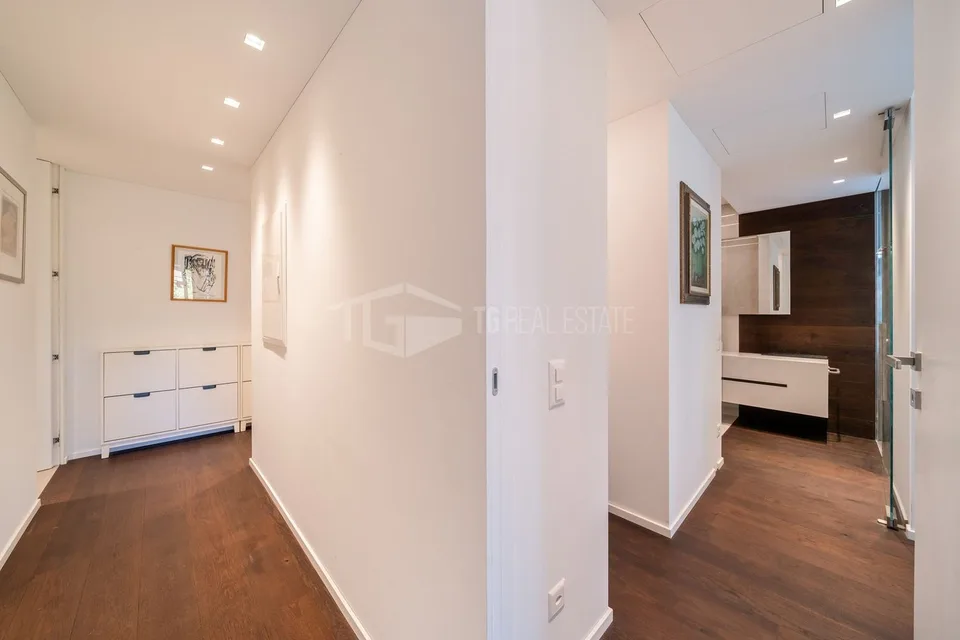 ÉLÉGANT PENTHOUSE AU 12E ÉTAGE AU CŒUR DE LUGANO – photo 10 sur 13
