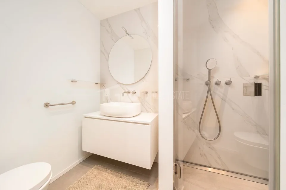 ÉLÉGANT PENTHOUSE AU 12E ÉTAGE AU CŒUR DE LUGANO – photo 11 sur 13