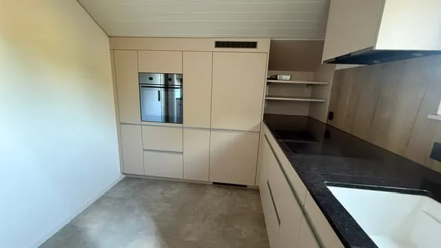 Charmante 4-Zimmer-Dachwohnung mit traumhaftem See- und Bergblick in Oberhofen am Thunersee – Foto 7 von 13