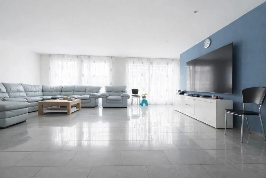 Molta spazio per la famiglia: casa a schiera moderna di 5.5 locali con vista sulla montagna a Belp