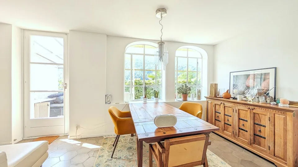 Casa di charme con giardino d'inverno e panorama sulle montagne