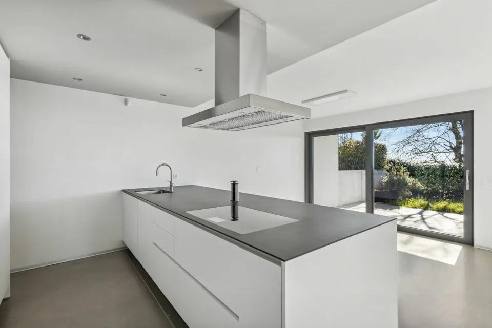 Villa contemporaine avec deux jardins et vue panoramique
