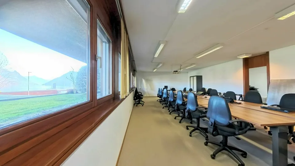 Bureau de représentation avec vue sur le lac - fractionnable sur mesure