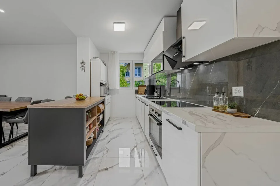 Casa familiare completamente ristrutturata con un potenziale di rendita attraente – foto 11 di 13