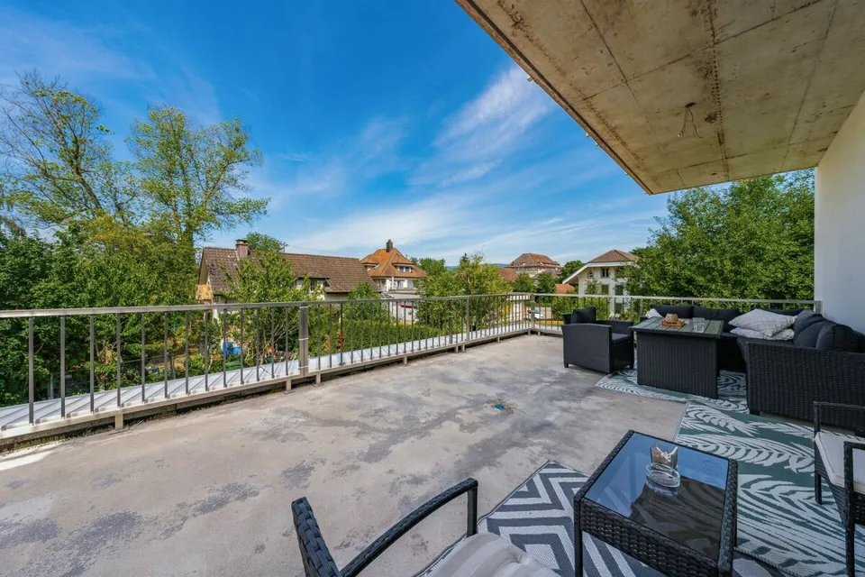 Casa familiare completamente ristrutturata con un potenziale di rendita attraente – foto 9 di 13