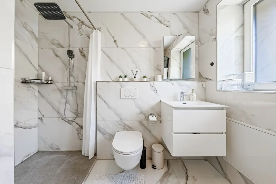 Casa familiare completamente ristrutturata con un potenziale di rendita attraente – foto 12 di 13