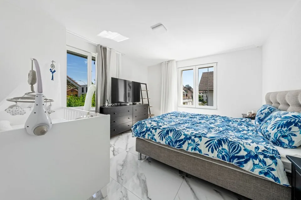 Casa familiare completamente ristrutturata con un potenziale di rendita attraente – foto 13 di 13