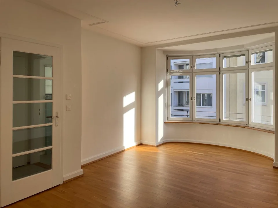 Appartamento luminoso 3.5 a 4 locali con ampio balcone nel popolare Iselin