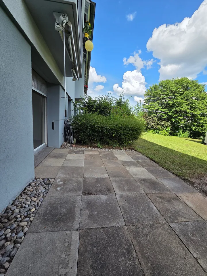 2-Zimmer-Gartenwohnung mit sonnigem Sitzplatz im Grünen