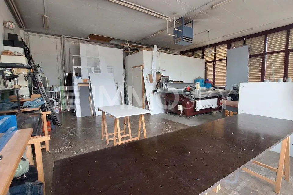 150m2 di superficie commerciale in duplex a Nyon