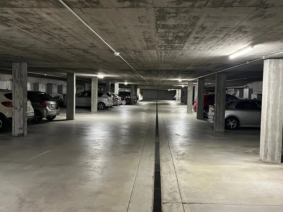 Einstellhallenplätze zu vermieten an der Mattenstrasse in Thun.