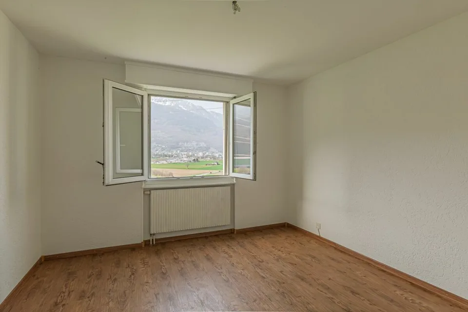 Dachgeschoss mit 2,5 Zimmern renoviert, sofort verfügbar!