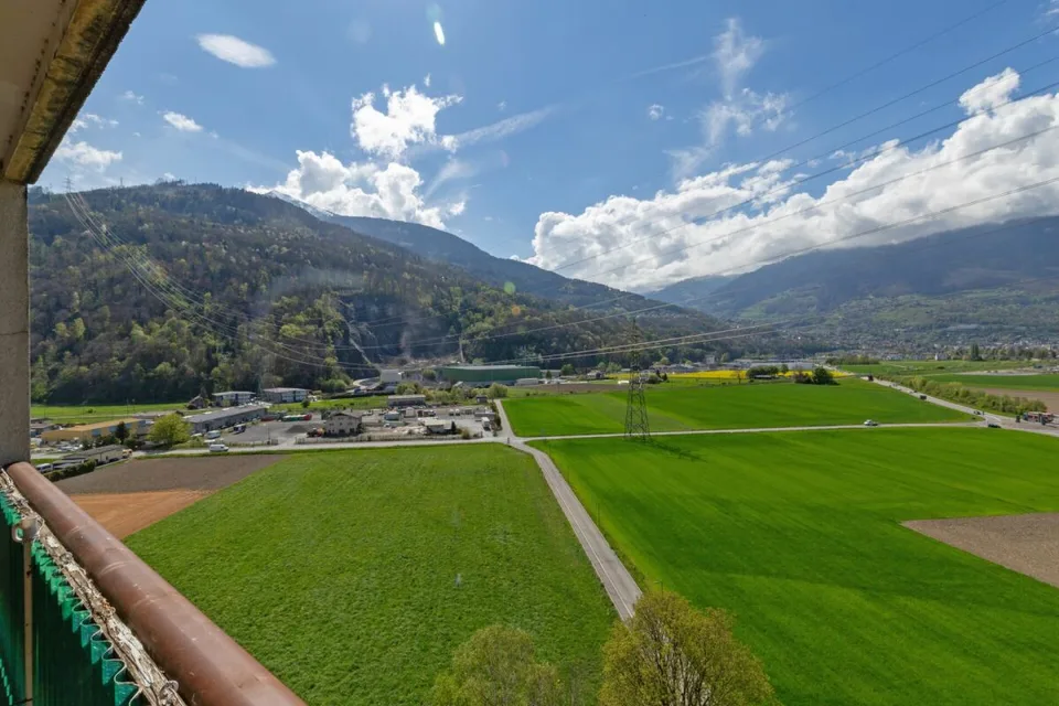 Dachgeschoss mit 2,5 Zimmern renoviert und sofort verfügbar! – Foto 9 von 13