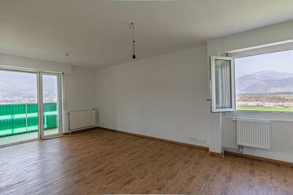Dachgeschoss mit 2,5 Zimmern renoviert und sofort verfügbar! – Foto 6 von 13