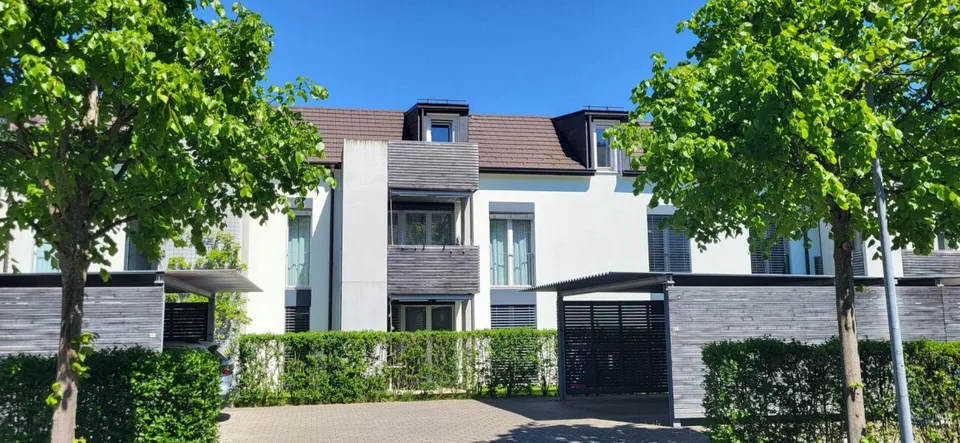 Charmant schräg & wunderbar hell - 2.5-Zimmer-Attikawohnung in Windisch