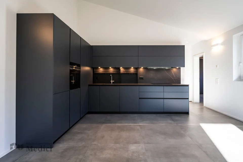 Moderne 2.5 Zimmerwohnung hocher Stand in einer Villa aus der Epoche