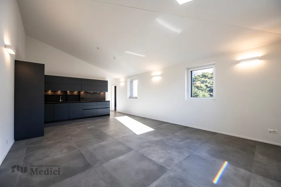 Moderne 2.5 Zimmerwohnung hocher Stand in einer Villa aus der Epoche