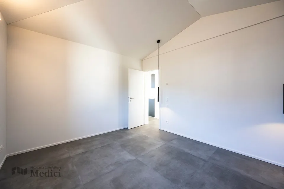 Moderne 2.5 Zimmerwohnung hocher Standard in einer Villa aus der Epoche – Foto 7 von 13