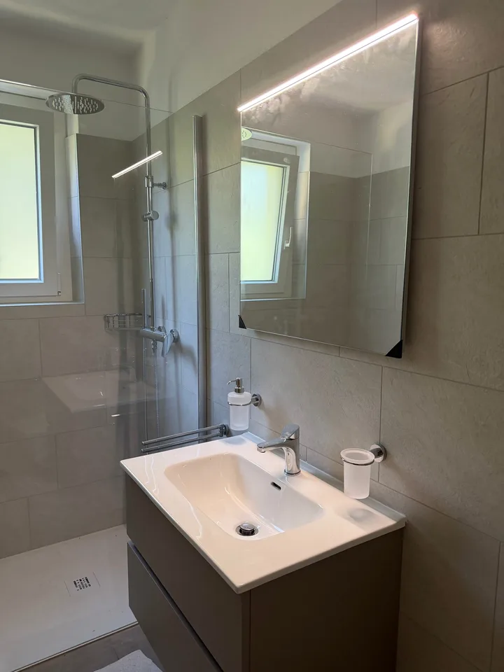 Appartement lumineux de 2,5 pièces à Brione sopra Minusio – Vue sur le lac – photo 13 sur 15