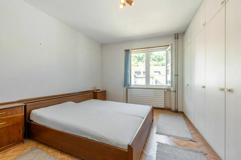 Maison historique du vieux quartier avec des espaces de vie spacieux et un espace commercial/vente au rez-de-chaussée – photo 14 sur 18