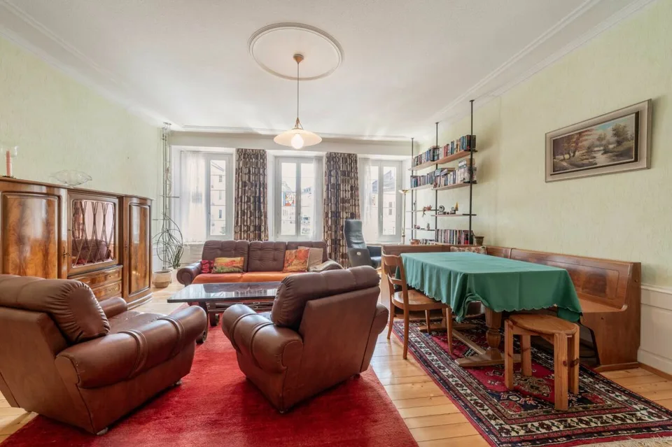 Maison historique du vieux quartier avec des espaces de vie spacieux et un espace commercial/vente au rez-de-chaussée – photo 16 sur 18