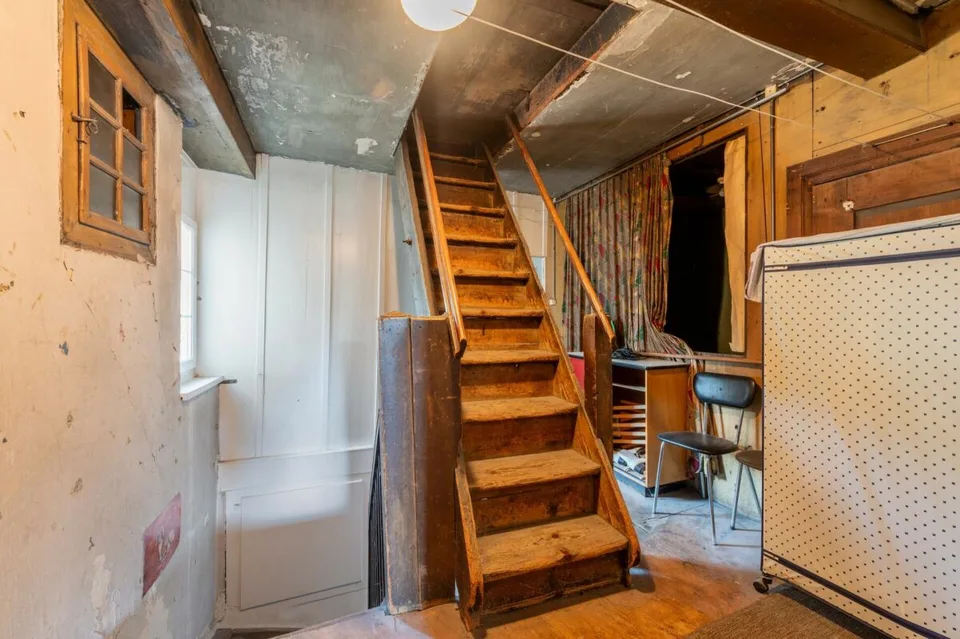 Maison historique du vieux quartier avec des espaces de vie spacieux et un espace commercial/vente au rez-de-chaussée – photo 18 sur 18