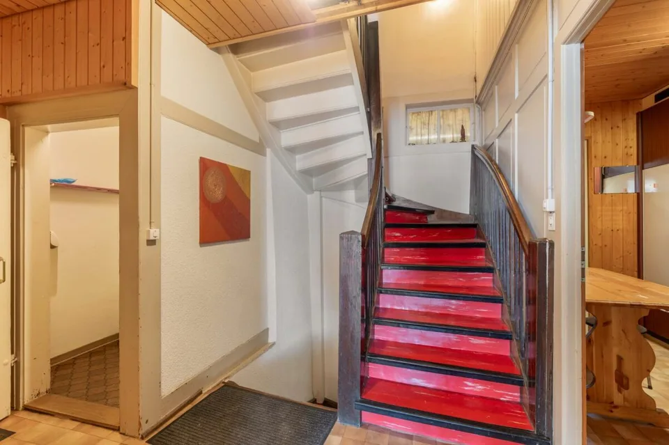 Maison historique du vieux quartier avec des espaces de vie spacieux et un espace commercial/vente au rez-de-chaussée – photo 13 sur 18