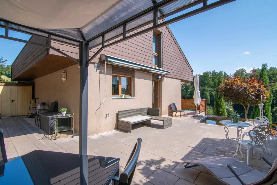 Casa a schiera di 5,5 locali molto ben curata con giardino da sogno, vista panoramica e spazio per tutta la famiglia! – foto 13 di 14