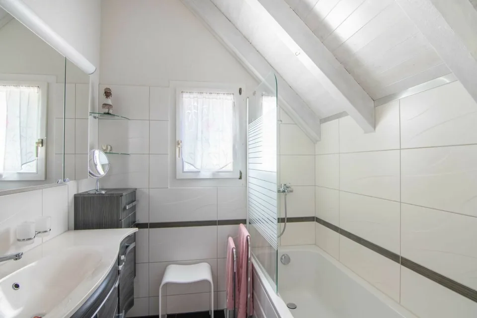 Casa a schiera di 5,5 locali molto ben curata con giardino da sogno, vista panoramica e spazio per tutta la famiglia! – foto 9 di 14
