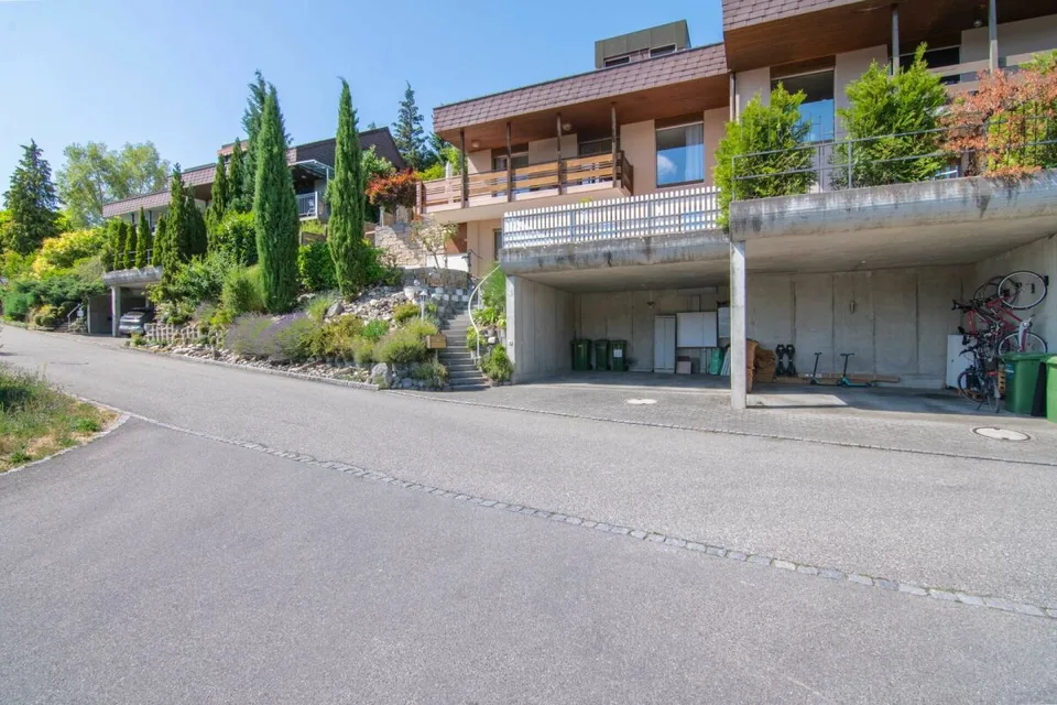 Casa a schiera di 5,5 locali molto ben curata con giardino da sogno, vista panoramica e spazio per tutta la famiglia! – foto 14 di 14