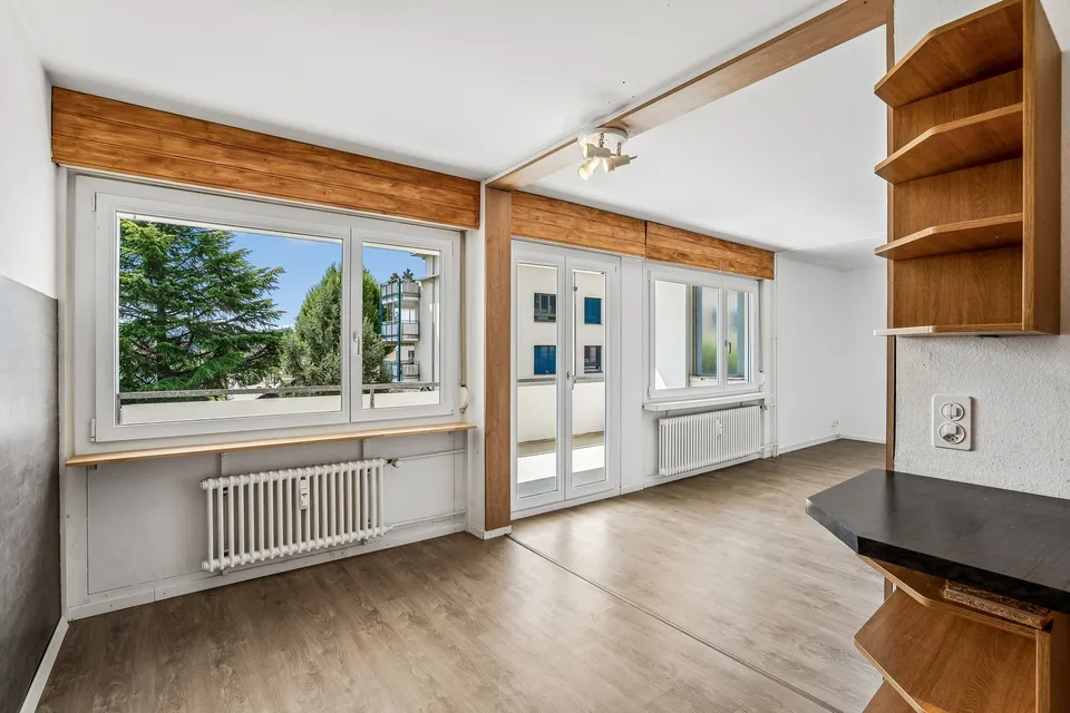 Appartamento luminoso 4.5 locali con balcone spazioso e vista panoramica in una zona familiare
