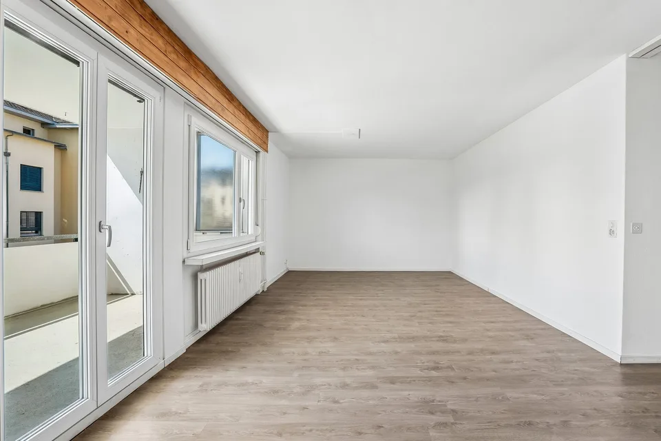Appartamento luminoso 4.5 locali con balcone spazioso e vista panoramica in una zona familiare