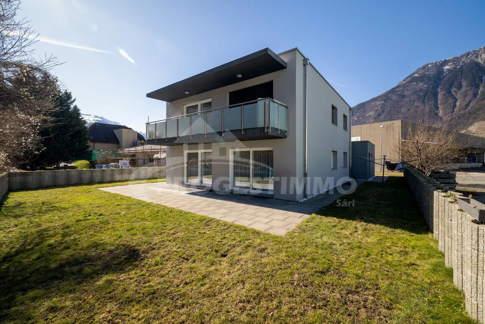 BELLE VILLA MODERNE DE DEUX LOGEMENTS