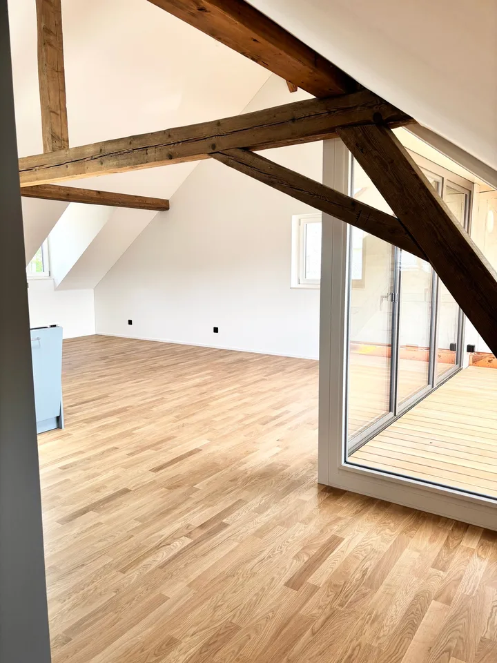 Stilvolles Neubau-Loft mit Balkon