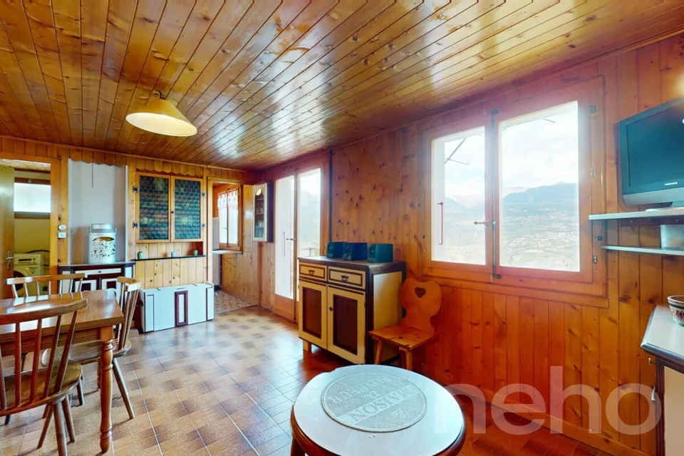 Renovierte Berghütte mit Blick auf die Gipfel, ideal für eine Zweitwohnung